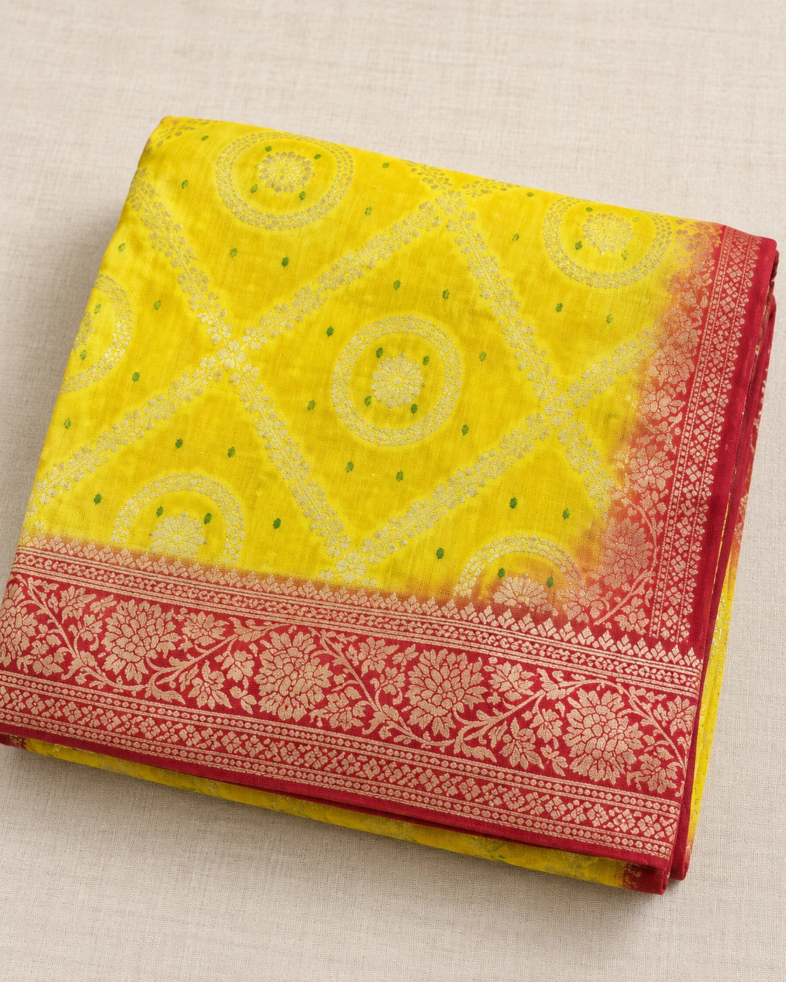 Yellow & red dotted detail — Angled view